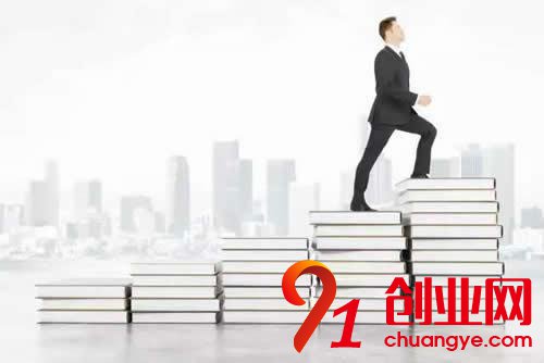 打工仔擺地?cái)傎?00萬(wàn)的勵(lì)志創(chuàng)業(yè)故事