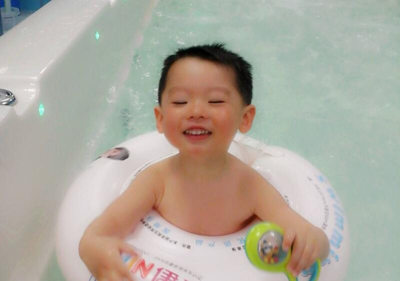 開一家幼兒游泳館代理店成了很多投資者的創業選擇