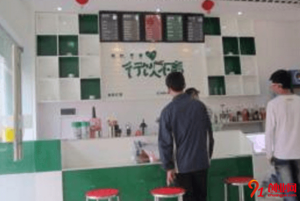 加盟行飲不離奶茶一年能賺多少？加盟受什么因素影響？
