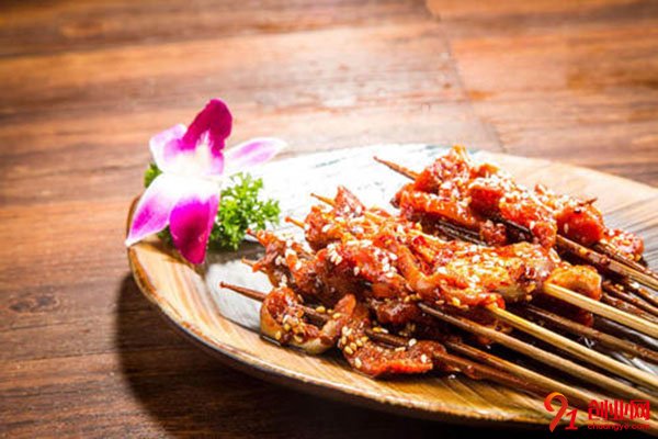 成都屋頭串串香加盟流程很簡單，輕松加入到其中