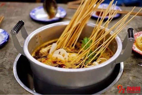 刷把簽簽麻辣燙加盟費(fèi)是多少?3萬元讓創(chuàng)業(yè)不是夢(mèng)