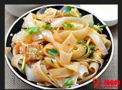 女大學(xué)生創(chuàng)業(yè)加盟涼皮一天凈賺5000元