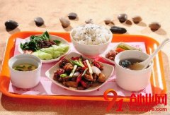 大學生創業開快餐店年賺一百萬