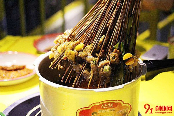 耍牛忙串串香加盟簡(jiǎn)單嗎?流程是什么?