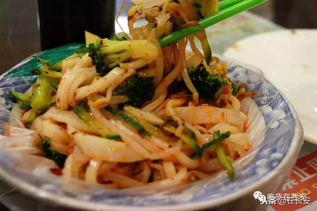 在西安開了快40年的肉夾饃小館，一天賣出400多斤肉！
