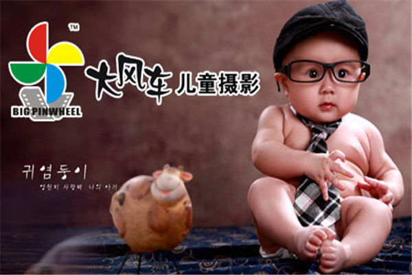 大風(fēng)車兒童攝影