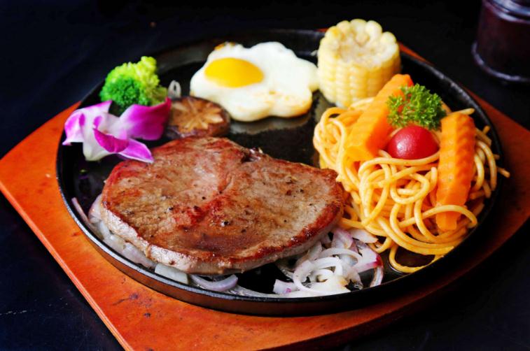 初客牛排加盟費