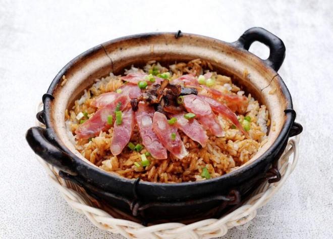 麥飯?zhí)渺易酗埣用? /></p>
<p>麥坎堂煲仔飯的企業(yè)文化:</p>
<p>公司宗旨:多年專業(yè)生產(chǎn)煲仔飯,做人,做事是我公司的發(fā)展準(zhǔn)則!</p>
<p>企業(yè)愿景:成為中國(guó)餐飲業(yè)最受尊敬的公司之一。</p>
<p>核心價(jià)值觀:用激情和行動(dòng)創(chuàng)造更令人興奮的生活!</p>
<p>經(jīng)營(yíng)理念:真誠(chéng)經(jīng)營(yíng),以誠(chéng)待人,以品味打造品牌。</p>
<p>服務(wù)理念:都是服務(wù)員,一切都是為了客戶。</p>
<p>產(chǎn)品理念:真實(shí)的材料加工,專業(yè)的技術(shù)生產(chǎn),認(rèn)真做好每一個(gè)環(huán)節(jié),以確保最佳的質(zhì)量。產(chǎn)品是企業(yè)的靈魂。</p>
<p>管理理念:人性化管理,全方位創(chuàng)建員工所有權(quán)的人性化模型。</p>
<p>創(chuàng)業(yè)精神:做一個(gè)陶土鍋,做一個(gè)個(gè)性化的米粒,做一個(gè)有責(zé)任感的企業(yè);</p>
<p>企業(yè)優(yōu)勢(shì):麥坎堂煲仔飯,每一粒藥都是真誠(chéng)的。</p>
<p><img src="http://www.dna-movie.com/d/file/p/2021/05-24/ee6411569c446edce79c2bb2d8166a93.jpg" alt=